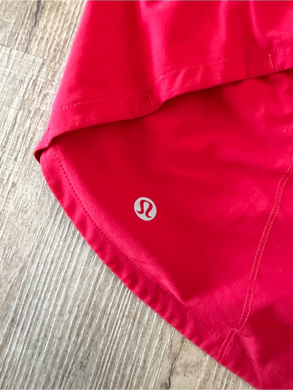 Lululemon Athletica Speed up Mid-rise 4” Lined shorts in vibrant red color - Picture 6 of 11